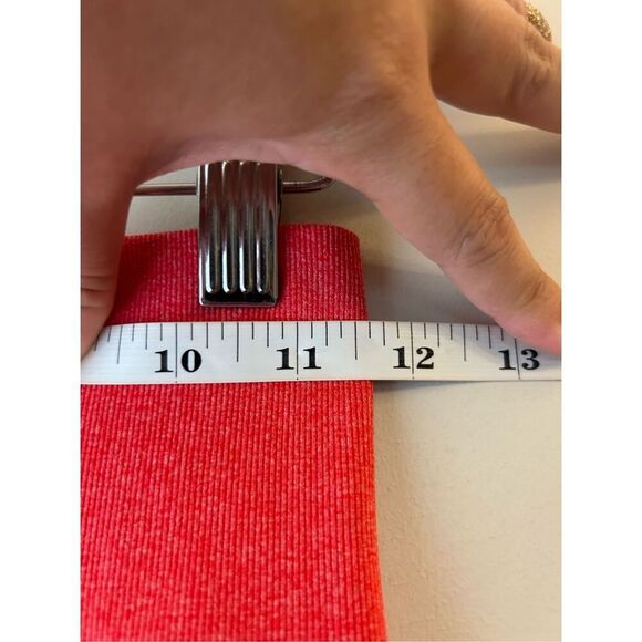 NVGTN Candy Apple Mid Rise Pro Seamless Shorts size S Butt Scrunch !!!sold out - Picture 6 of 9